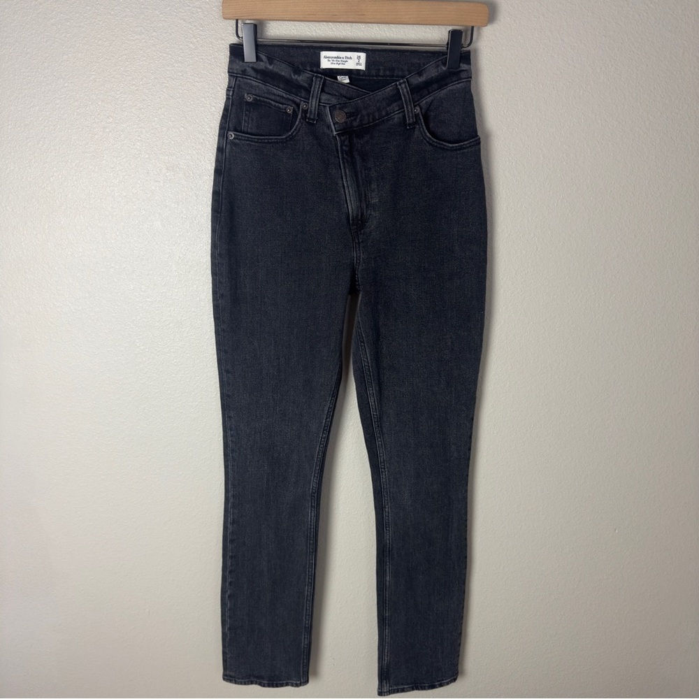 Abercrombie & Fitch Curve Love The 90s Slim Straight Ultra High-Rise Jeans